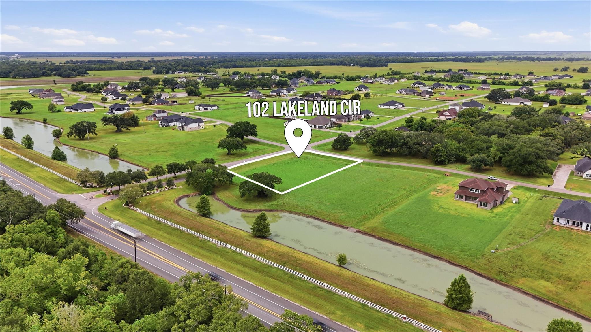 102 Lakeland Circle
