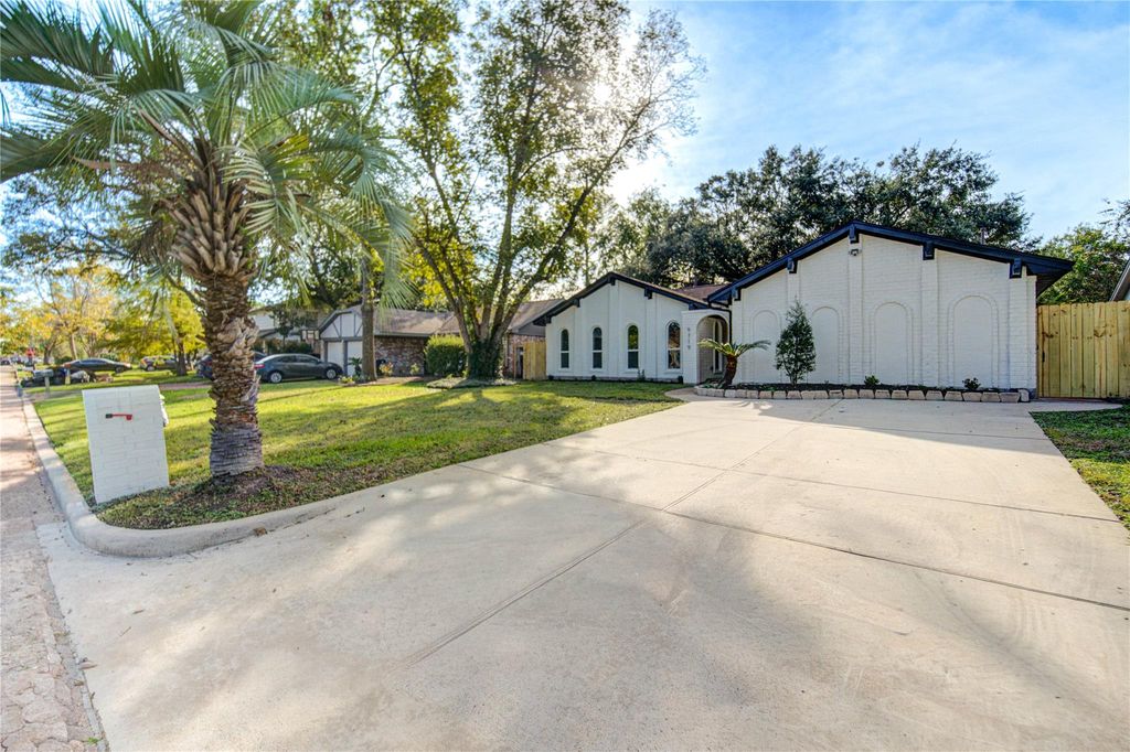 Photo of 9719 Lawngate Drive, Houston, TX 77080 (MLS # 67335369)