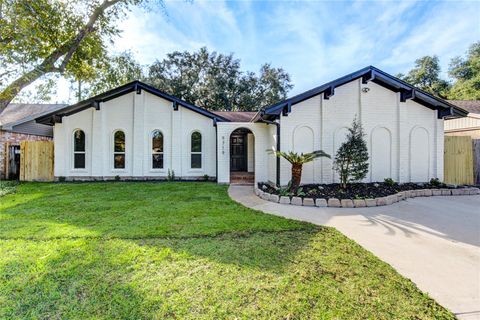 Photo of 9719 Lawngate Drive, Houston, TX 77080 (MLS # 67335369)