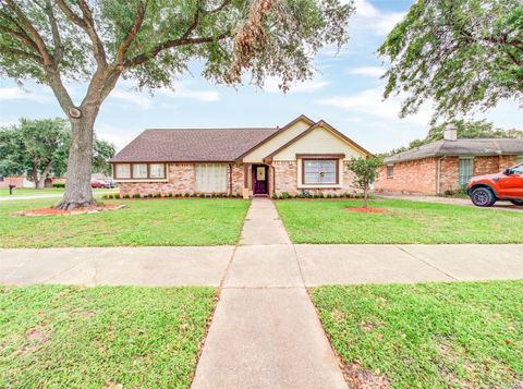 Photo of 13526 Sherwood Street, Sugar Land, TX 77498 (MLS # 26271389)