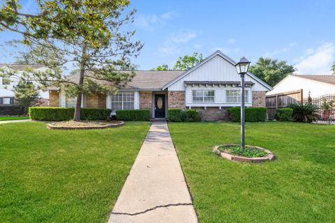 Photo of 222 Magic Oaks Drive, Spring, TX 77388 (MLS # 28739938)