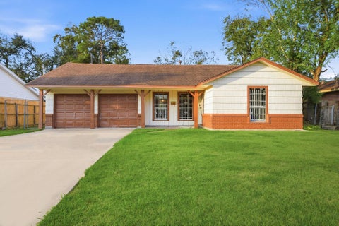 Photo of 535 Edgebrook Drive, Houston, TX 77034 (MLS # 81166039)