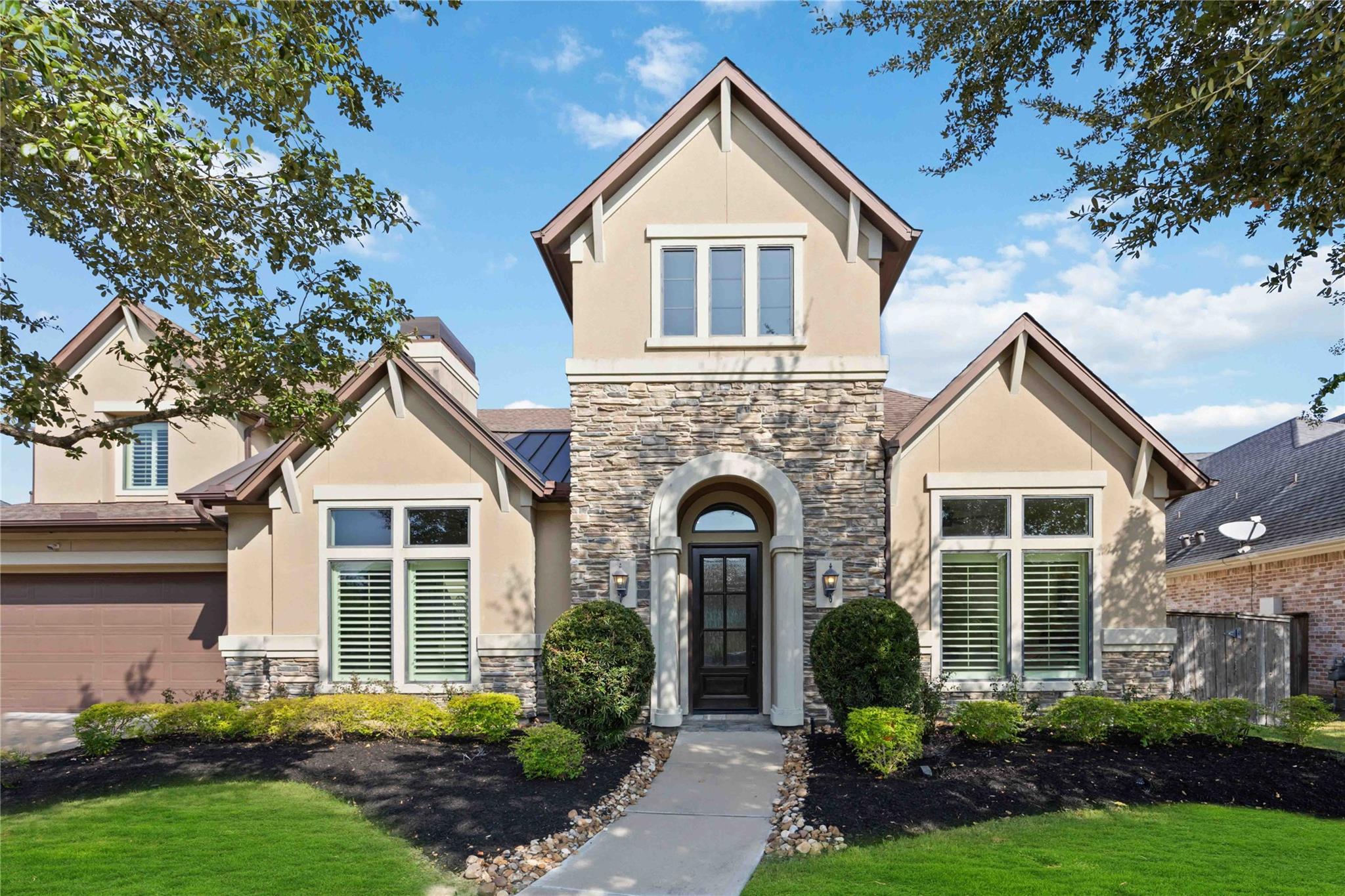 27414 Hollow Pass Ln