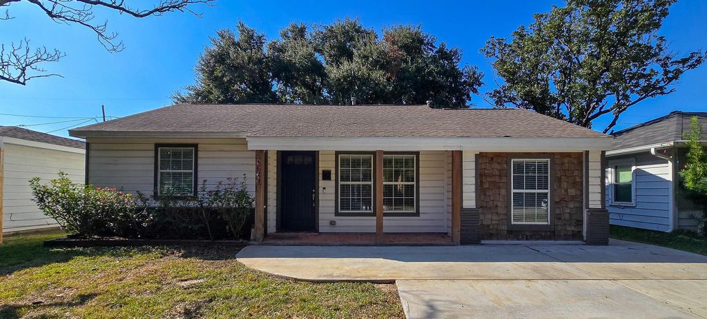 Photo of 1639 Walton Street, Houston, TX 77009 (MLS # 92715733)