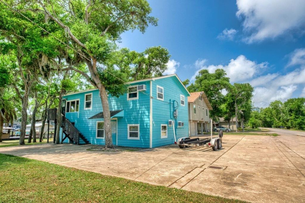 Photo of 1491 Private Road 652, Sargent, TX 77414 (MLS # 88154684)