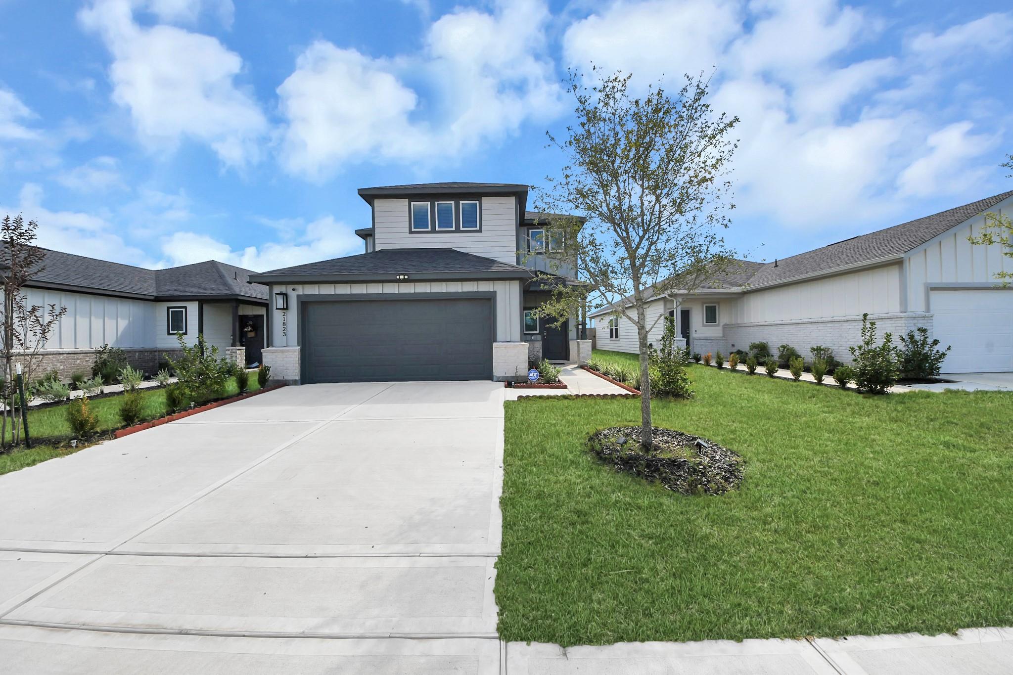 21823 Yellow Pineapple Lane