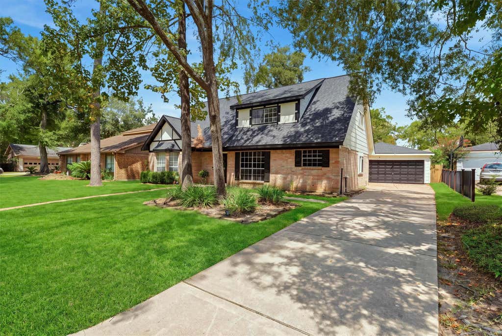Photo of 3527 Hill Springs Drive, Houston, TX 77345 (MLS # 40453882)
