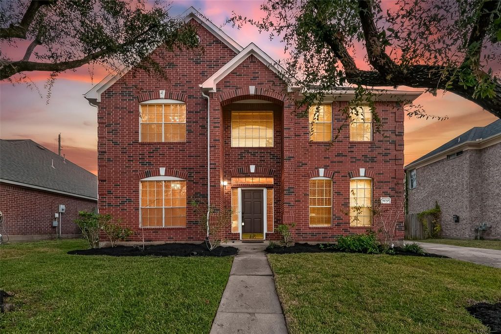 Photo of 16639 Village View Trail, Sugar Land, TX 77498 (MLS # 40842887)