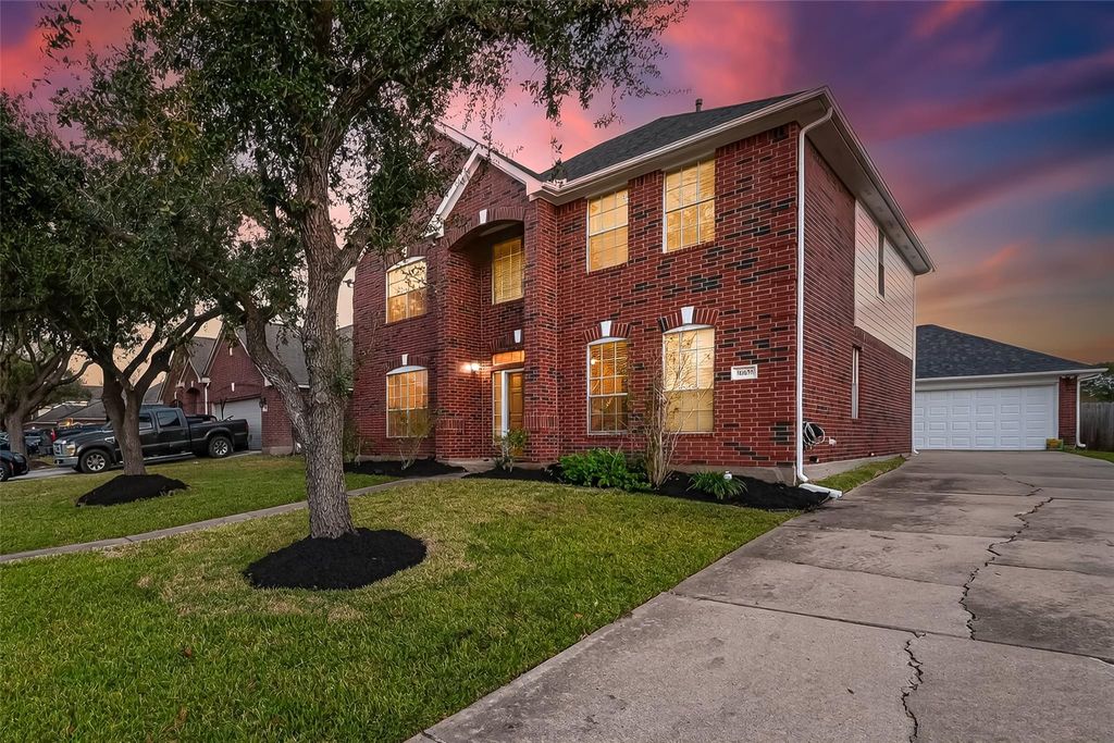 Photo of 16639 Village View Trail, Sugar Land, TX 77498 (MLS # 40842887)