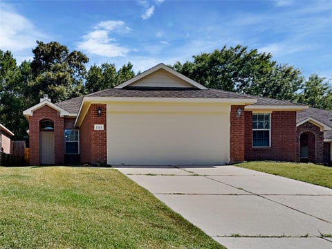 Photo of 2313 Highland Crossing Drive, Conroe, TX 77304 (MLS # 54695233)