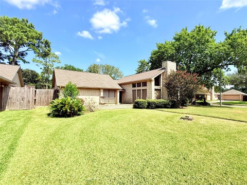 Photo of 2702 S Pine Hill Dr Drive, Pearland, TX 77581 (MLS # 89071963)