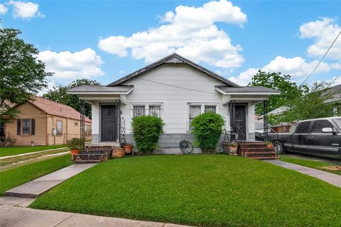 Photo of 516 N Eastwood Street, Houston, TX 77011 (MLS # 56457079)