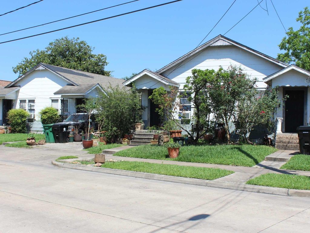 Photo of 516 N Eastwood Street, Houston, TX 77011 (MLS # 56457079)
