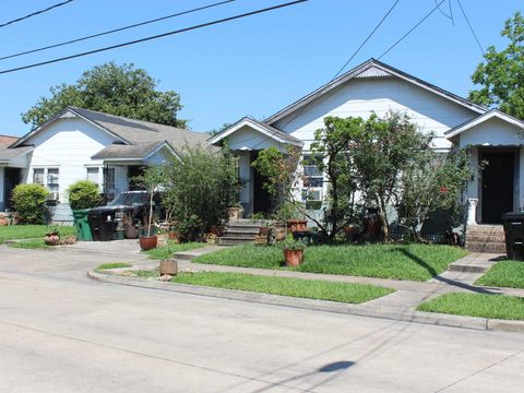 Photo of 516 N Eastwood Street, Houston, TX 77011 (MLS # 56457079)