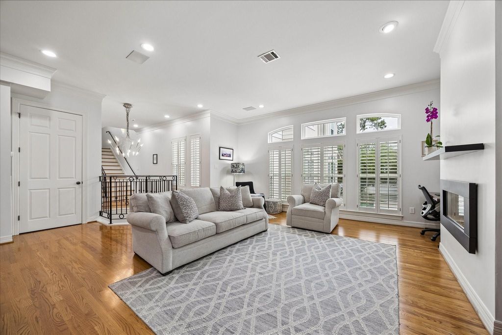 Photo of 2710 Wroxton Road, Houston, TX 77005 (MLS # 58780765)