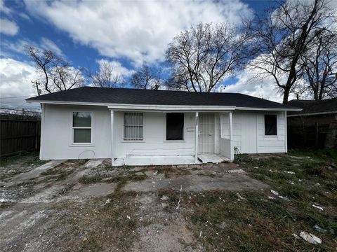 Photo of 5401 Doolittle Boulevard, Houston, TX 77033 (MLS # 15458188)