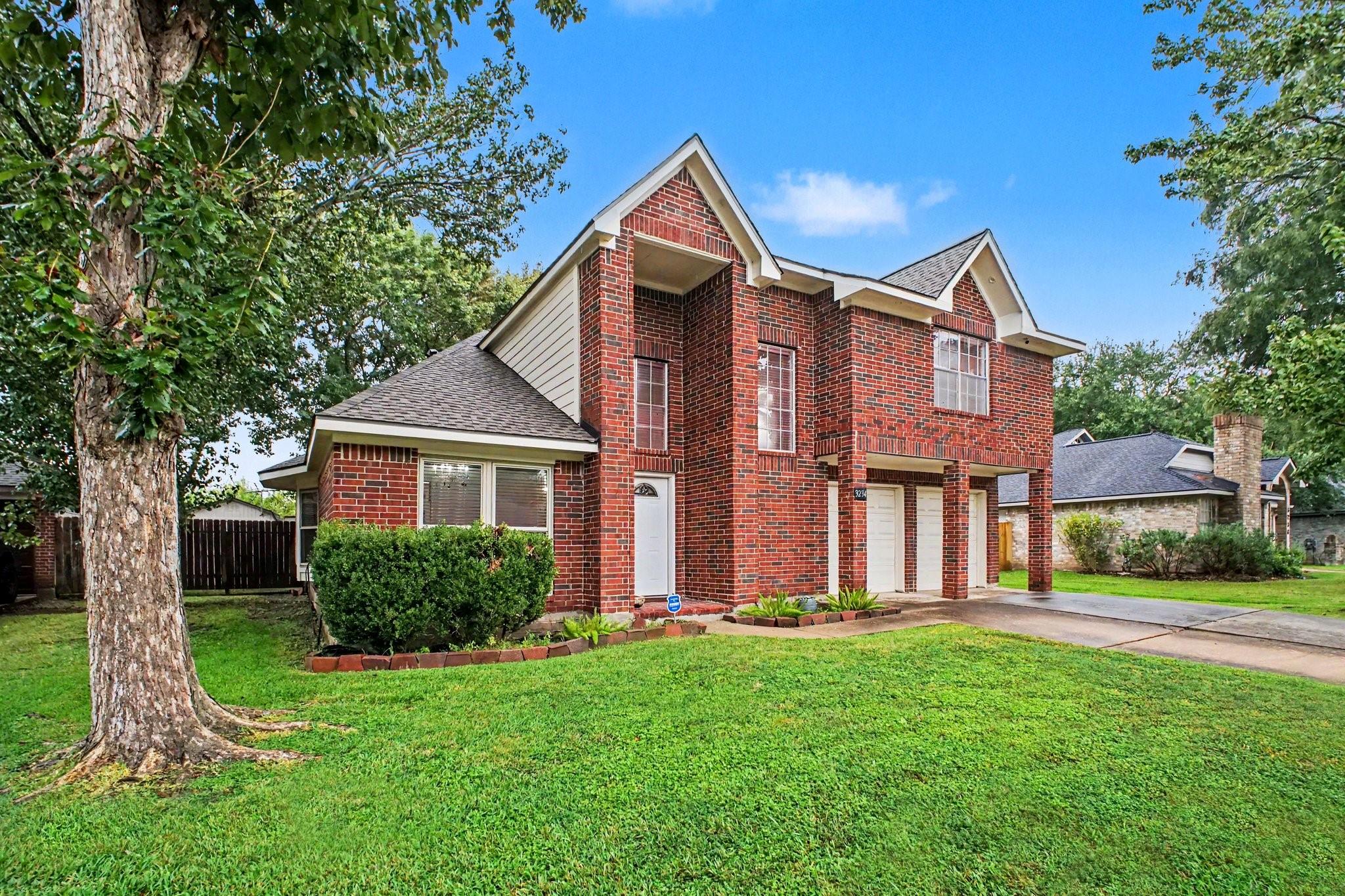 3234 Lee Circle