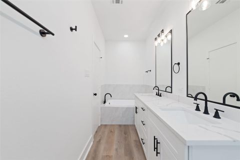 Tiny photo for 812 Elkhart Street #E, Houston, TX 77091 (MLS # 94929521)