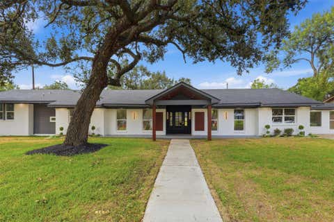 Homes For Sale - 4829 Willowbend Boulevard<br/> Houston, TX 77035