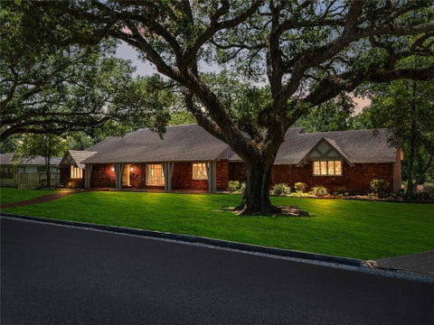 Photo of 2310 Oak Drive, Bay City, TX 77414 (MLS # 54357972)