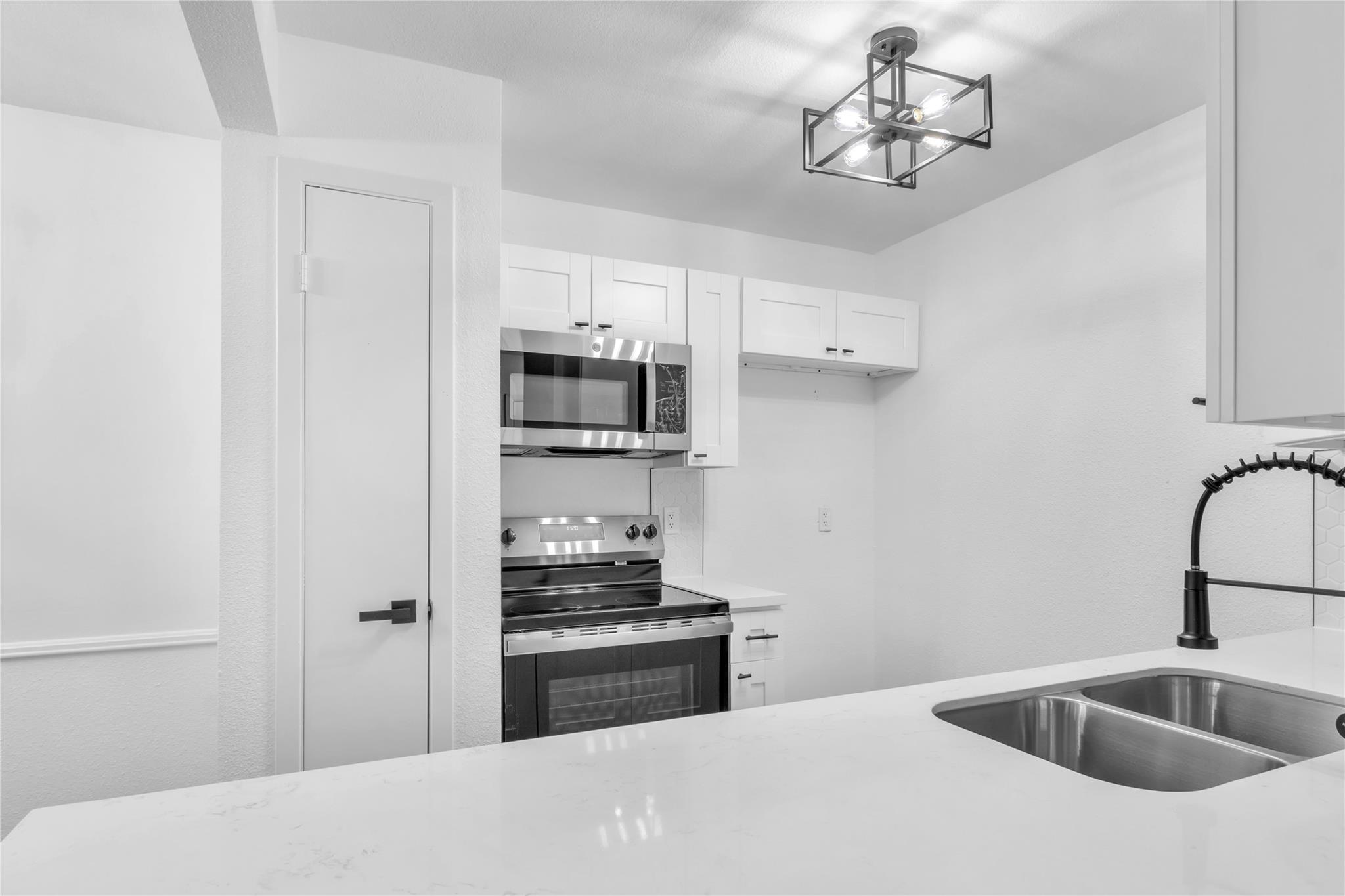 2800 Jeanetta Street 2411