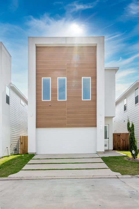 Tiny photo for 5416 Robusto Place, Houston, TX 77091 (MLS # 97511477)