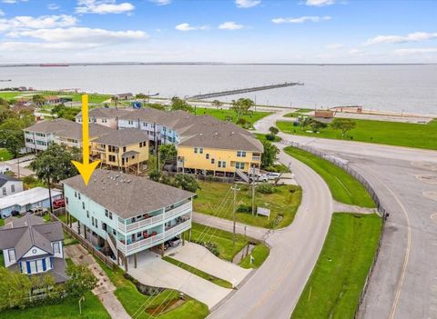 Photo of 1111 San Jacinto Street, La Porte, TX 77571 (MLS # 92402670)