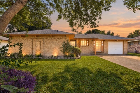Photo of 1507 Willow Rock Road, Houston, TX 77088 (MLS # 21479055)