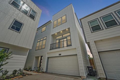 Photo of 9016 Lonestar Creekbend Lane, Houston, TX 77080 (MLS # 30333787)