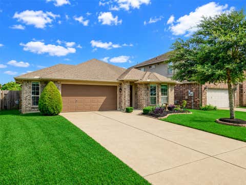 Homes For Sale - 4827 Ladona Court<br/> League City, TX 77573