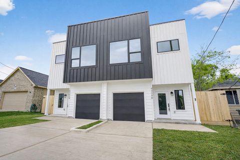 Multifamily For Sale - 4309 Shelby Circle<br/> Houston, TX 77051