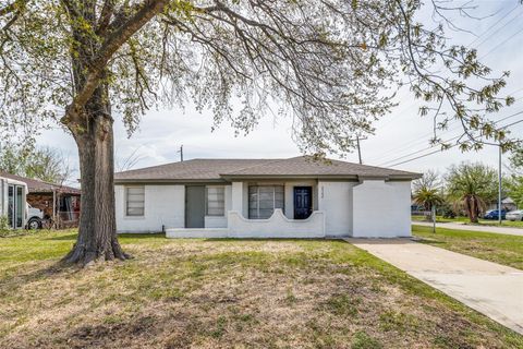 Photo of 8502 Richcroft Street, Houston, TX 77029 (MLS # 90383305)