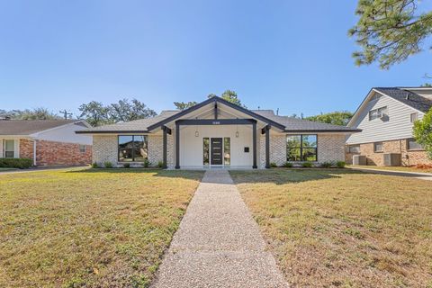 Photo of 12315 Barryknoll Lane, Houston, TX 77024 (MLS # 79253404)