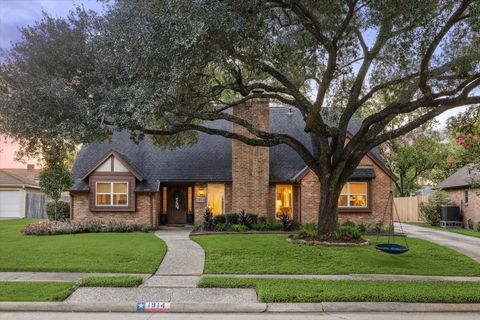 Photo of 1914 Willowlake Drive, Houston, TX 77077 (MLS # 41991729)