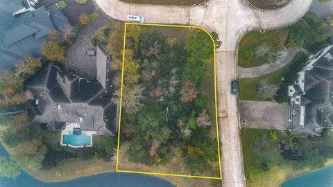 3 S Bayou Club Court Spring TX 77389