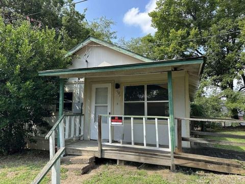 Photo of 1311 W Grove Street, Tyler, TX 75701 (MLS # 66574040)