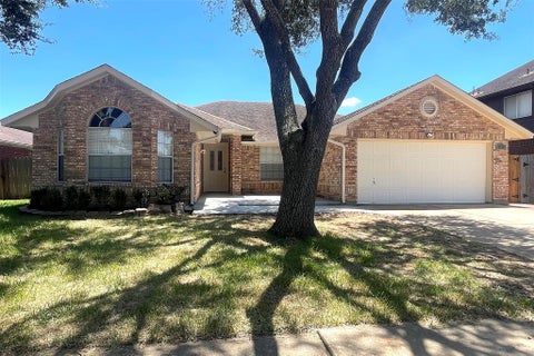 Photo of 9502 Coast Bridge Street, Houston, TX 77075 (MLS # 33505409)