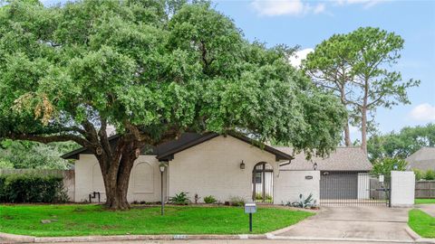Photo of 3003 Montford Court, Sugar Land, TX 77478 (MLS # 68960411)