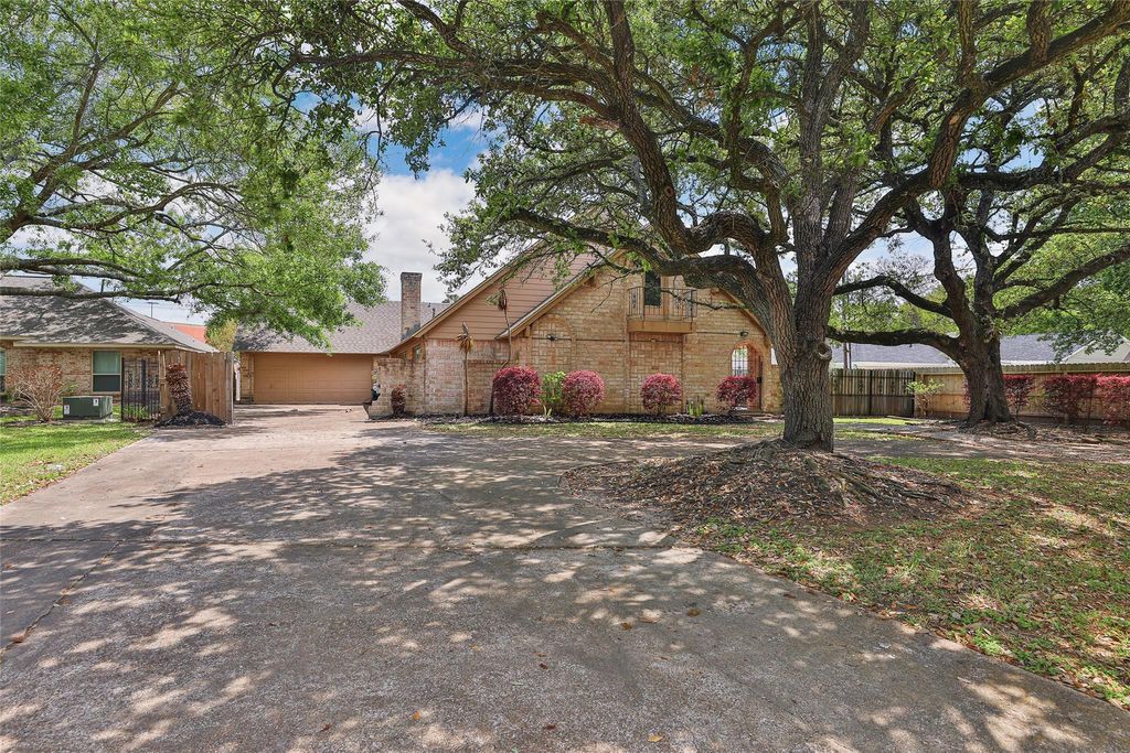 Photo of 2706 Stetson Lane, Houston, TX 77043 (MLS # 78438501)