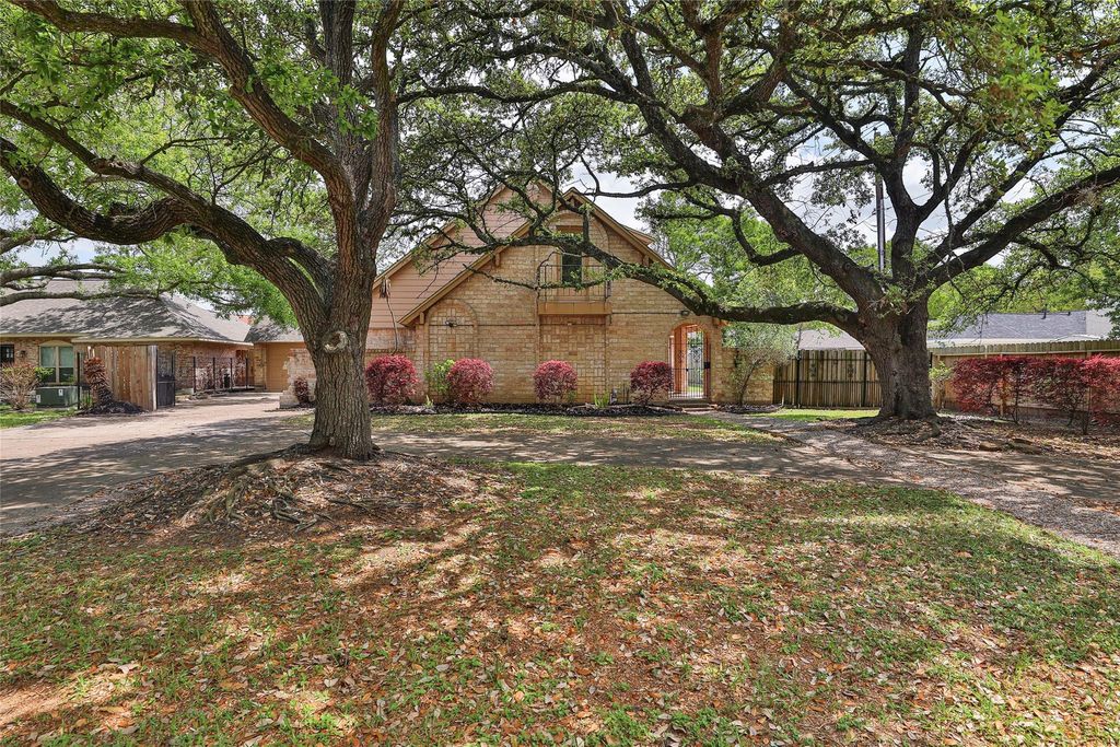 Photo of 2706 Stetson Lane, Houston, TX 77043 (MLS # 78438501)