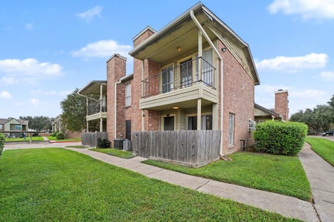 Condo For Rent - 18800 Egret Bay Boulevard #703<br/> Harris County, Webster, TX 77058