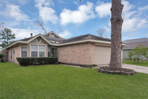 Photo of 11734 Fairpoint Drive, Houston, TX 77099 (MLS # 59875240)