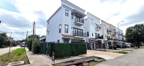 Photo of 1624 Utah Street, Houston, TX 77007 (MLS # 68159517)