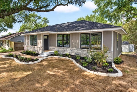 Photo of 705 Jersey Lane, Brenham, TX 77833 (MLS # 13728471)