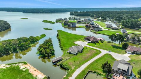 Photo of 11 Peninsula Point, Huntsville, TX 77340 (MLS # 80095692)