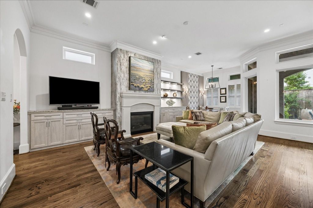 Photo of 1525 Early Lane, Houston, TX 77055 (MLS # 29695597)