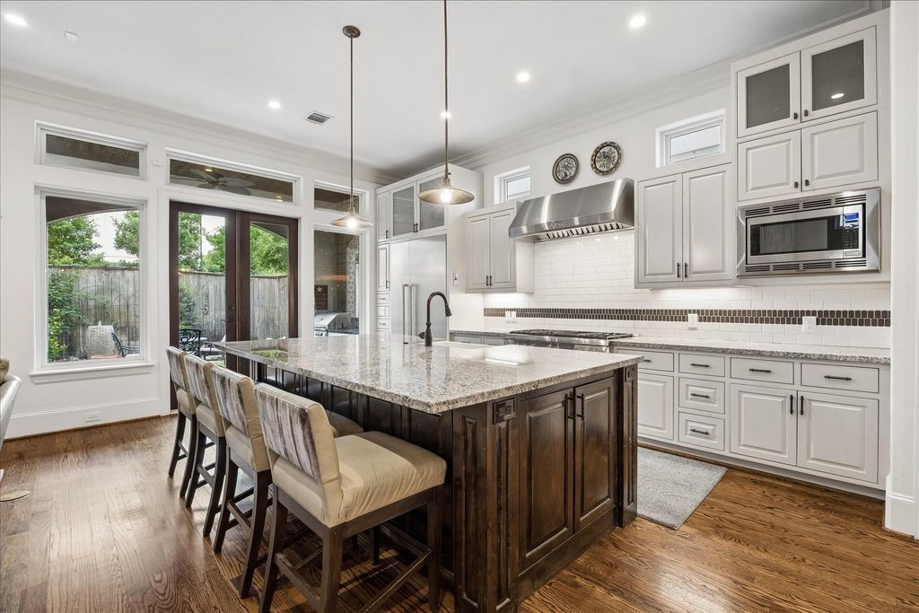 Photo of 1525 Early Lane, Houston, TX 77055 (MLS # 29695597)