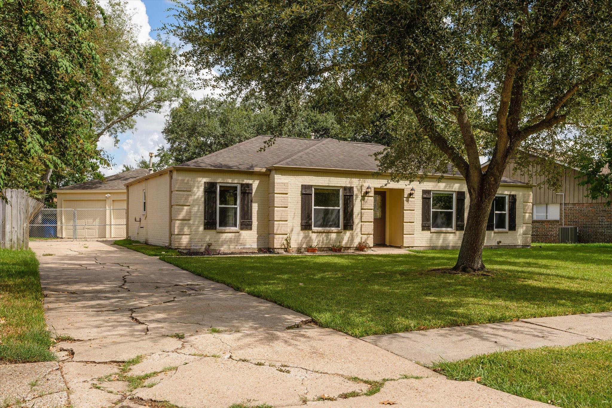 15811 Wandering Trail