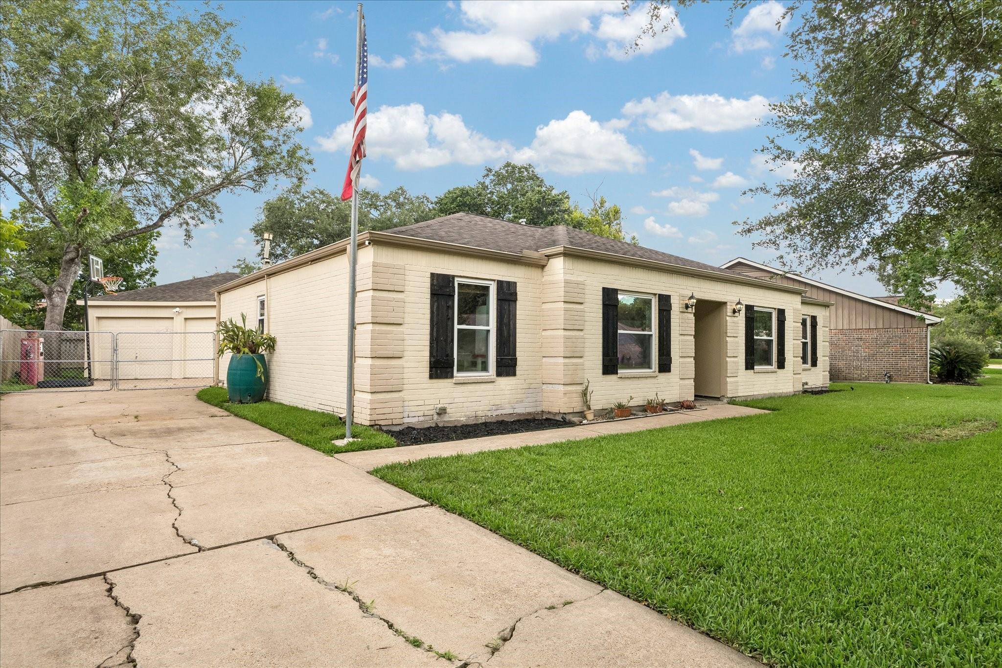 15811 Wandering Trail