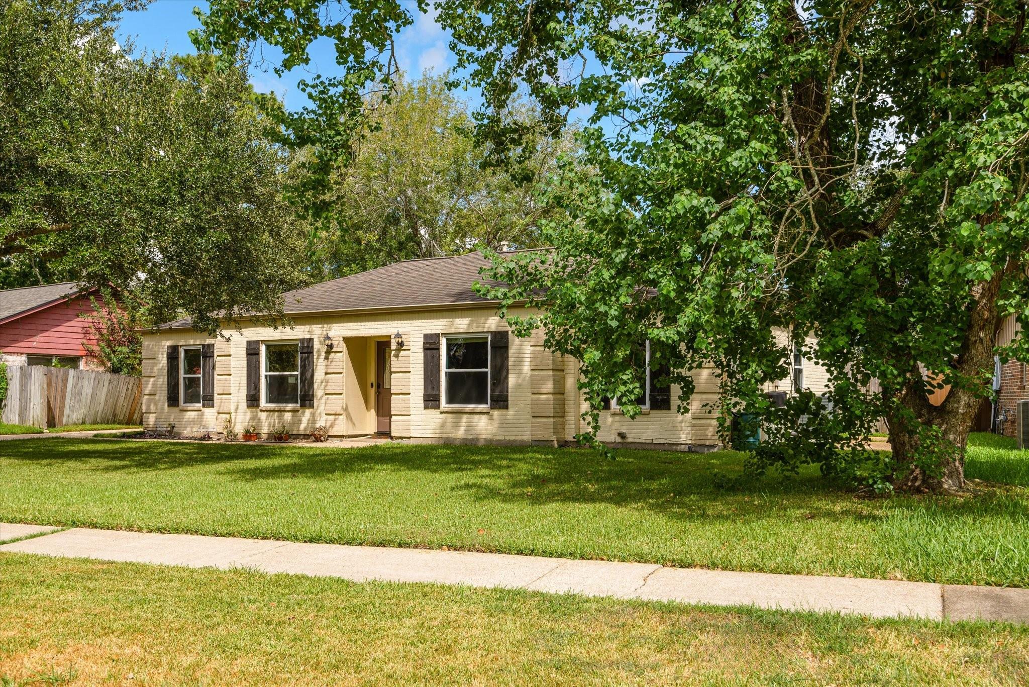 15811 Wandering Trail